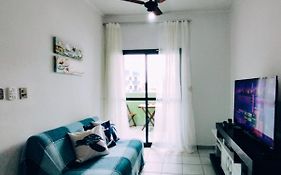 Apto com piscina e churrasqueira a 300 metros da Praia Grande